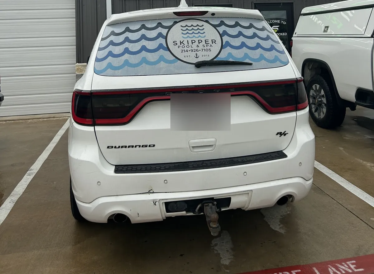 Skipper Durango rear view with logo on the glass
