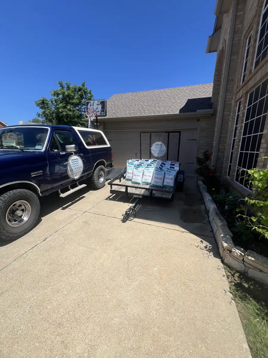Skipper Bronco with a trailer loaded with pool salt