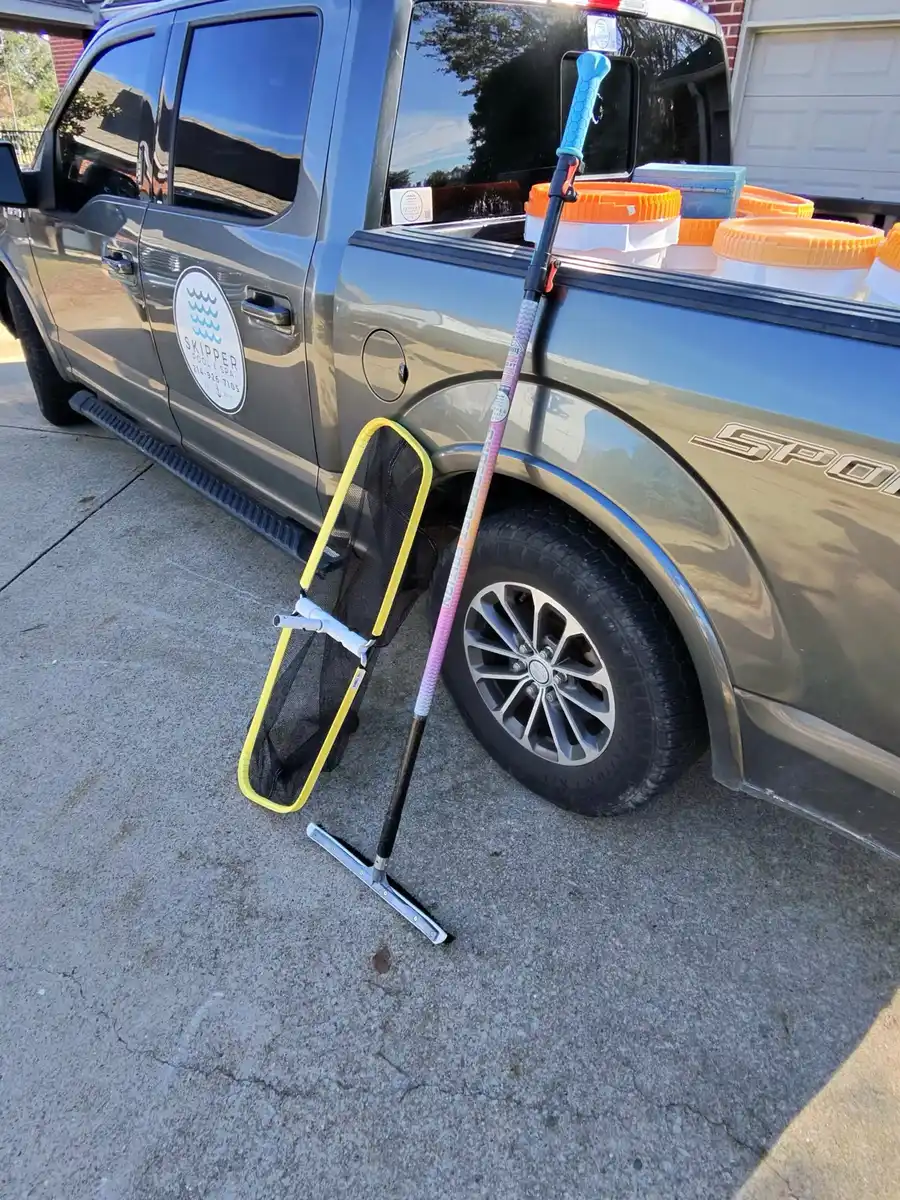 Skipper F-150 with service pole and leaf net